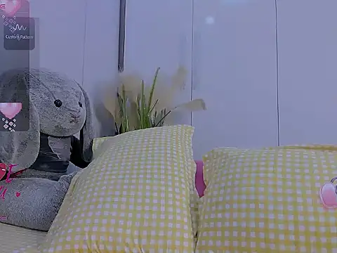 Snapshot of Linh_diudang chatting on 05-18-26, 04:07 Linh diudang online show from 05-18-26, 04:07