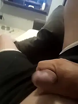 Snapshot of dredre1069 chatting on 01-12-25, 03:28 dredre1069 online show from 01-12-25, 03:28