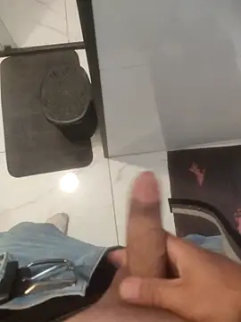 Snapshot of dredre1069 chatting on 11-19-25, 06:52 dredre1069 online show from 11-19-25, 06:52