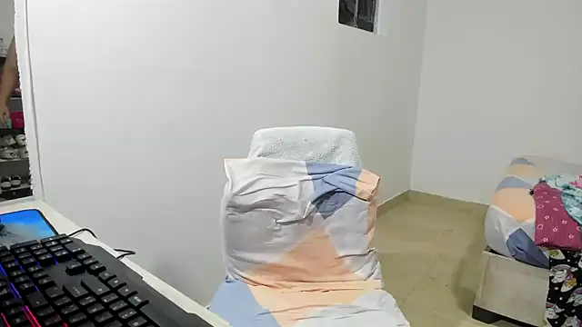 Snapshot of big_small_h0rny_ chatting on 03-06-26, 12:18 big small h0rny online show from 03-06-26, 12:18