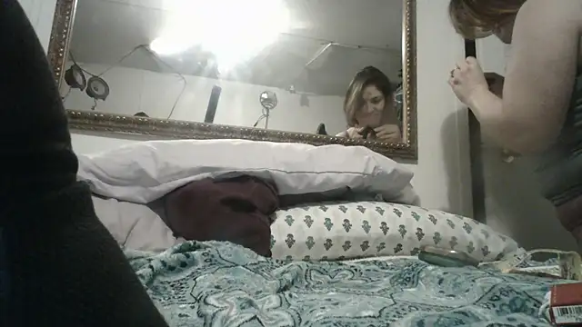 Snapshot of johnloonng chatting on 12-30-24, 01:03 johnloonng online show from 12-30-24, 01:03