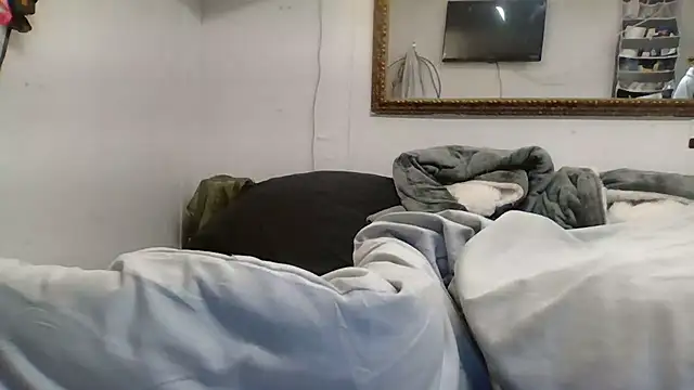 Snapshot of johnloonng chatting on 03-06-25, 09:47 johnloonng online show from 03-06-25, 09:47