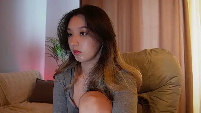 Snapshot of Sarasuo1 chatting on 04-10-26, 04:50 Sarasuo1 online show from 04-10-26, 04:50