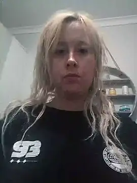 Snapshot of mollymay69 chatting on 02-25-26, 01:54 mollymay69 online show from 02-25-26, 01:54