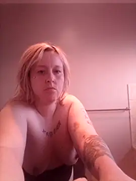 Snapshot of mollymay69 chatting on 02-26-26, 05:28 mollymay69 online show from 02-26-26, 05:28