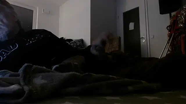 Snapshot of Cordt30 chatting on 12-17-24, 12:23 Cordt30 online show from 12-17-24, 12:23