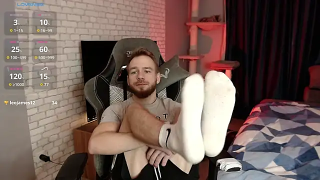 Snapshot of LeoPaulini chatting on 12-25-24, 11:43 LeoPaulini online show from 12-25-24, 11:43