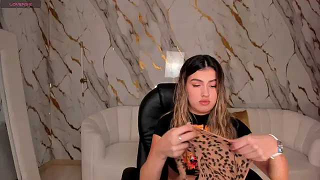 Snapshot of PaulinaSantos_ chatting on 03-03-25, 07:17 PaulinaSantos online show from 03-03-25, 07:17