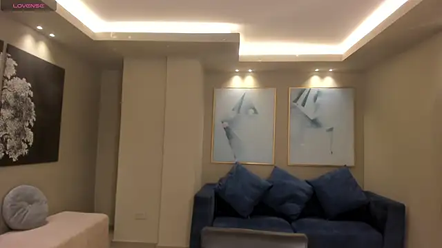 PaulinaSantos  online show from 02-04-26, 07:42