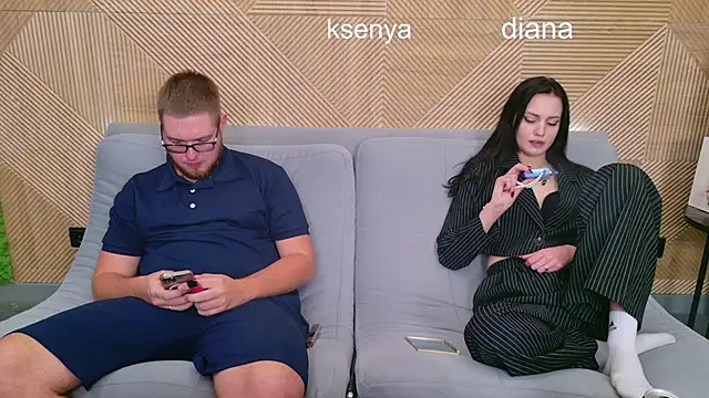 Ksenny online show from 10-27-25, 05:39