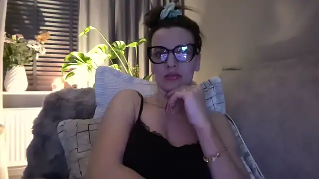 SweetMonicaUK online show from 03-21-26, 09:51