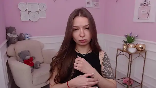 LucySkilar online show from 11-18-25, 05:34