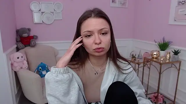 LucySkilar online show from 01-16-26, 06:06