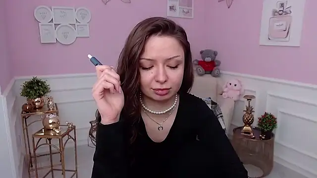 LucySkilar online show from 02-15-26, 08:13