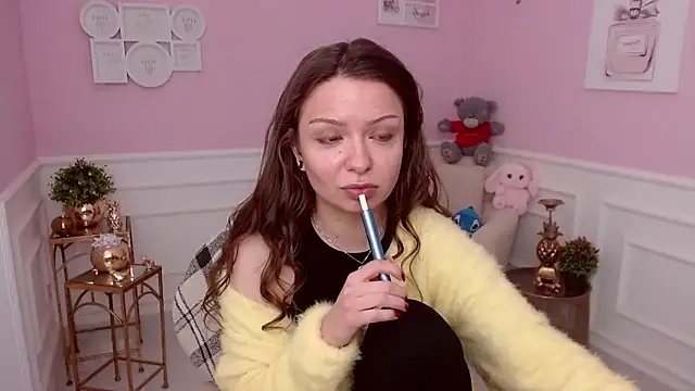 LucySkilar online show from 03-06-26, 05:26