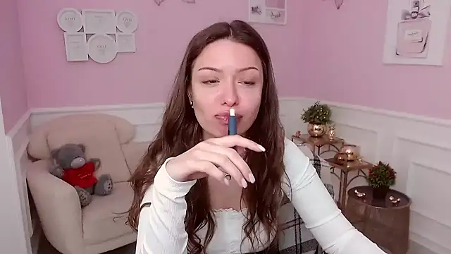 LucySkilar online show from 04-05-26, 04:09