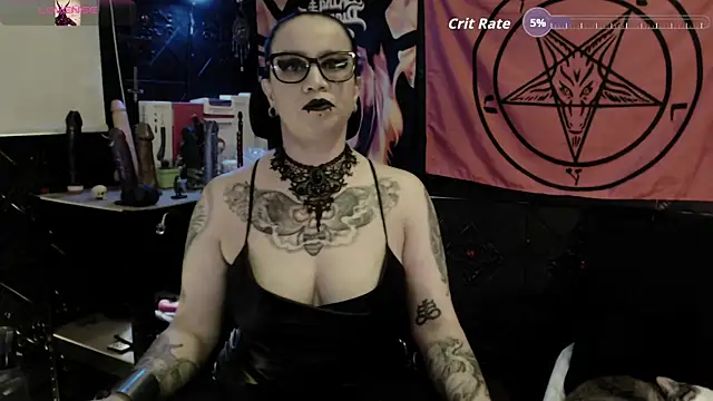 Snapshot of Evil_Queen_666 chatting on 05-14-26, 06:20 Evil Queen 666 online show from 05-14-26, 06:20