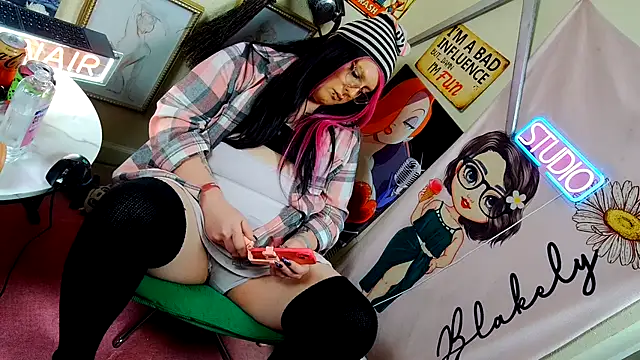 Blakelytgirl online show from 04-17-26, 02:53