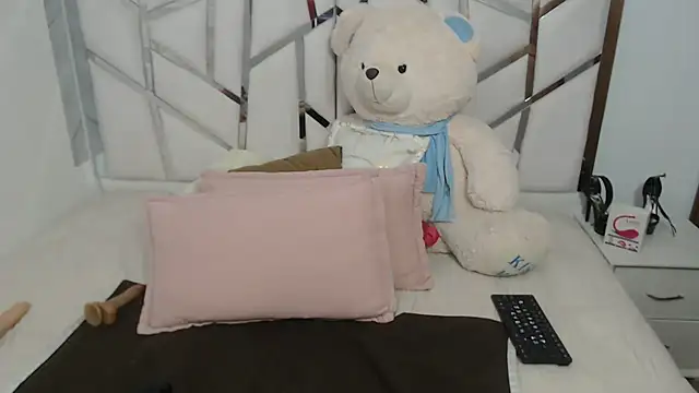 Snapshot of celestesouzalatin chatting on 07-18-26, 12:26 celestesouzalatin online show from 07-18-26, 12:26