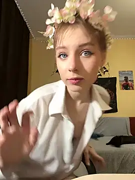 Crayzy Luv online show from 03-07-25, 08:55