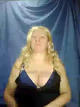 Snapshot of FameLara chatting on 01-21-25, 11:13 FameLara online show from 01-21-25, 11:13