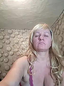 Snapshot of FameLara chatting on 01-14-26, 12:22 FameLara online show from 01-14-26, 12:22