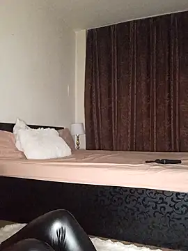 GiseleReine online show from 03-21-25, 06:51