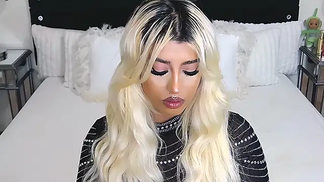 GiseleReine online show from 03-28-26, 01:54