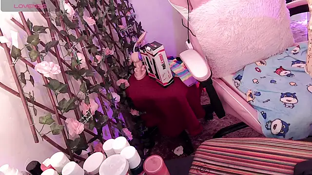 Snapshot of Magic-Smilee chatting on 12-14-24, 02:31 Magic-Smilee online show from 12-14-24, 02:31