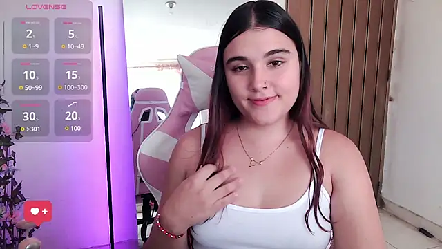 Snapshot of Magic-Smilee chatting on 02-08-25, 02:38 Magic-Smilee online show from 02-08-25, 02:38