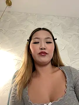 Aiko Yumi online show from 11-28-25, 07:49