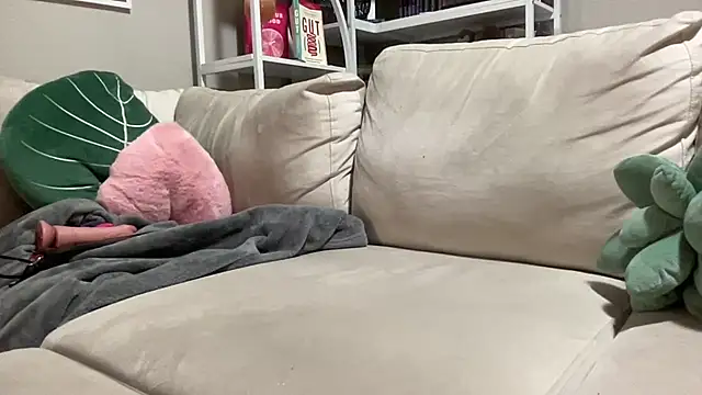 NatalieKneals online show from 12-31-24, 07:20