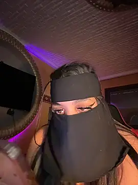 Snapshot of ORLA86 chatting on 11-16-25, 10:10 ORLA86 online show from 11-16-25, 10:10