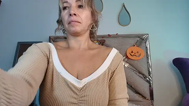 Ingridbergman online show from 10-29-25, 01:13