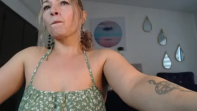 Snapshot of Ingridbergman chatting on 07-14-26, 01:17 Ingridbergman online show from 07-14-26, 01:17