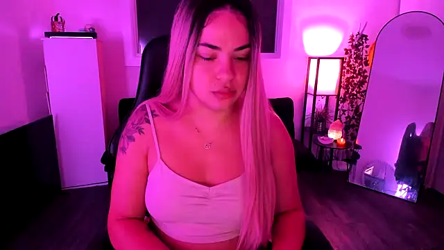 MelSaunders online show from 11-18-25, 12:16