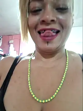 Snapshot of gatadeojosclaros chatting on 02-25-25, 05:08 gatadeojosclaros online show from 02-25-25, 05:08