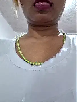 Snapshot of gatadeojosclaros chatting on 10-19-25, 02:45 gatadeojosclaros online show from 10-19-25, 02:45