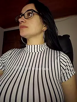 preetypeach online show from 10-28-25, 03:32