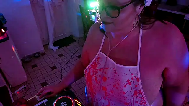 Lola-squirt online show from 10-31-25, 10:11