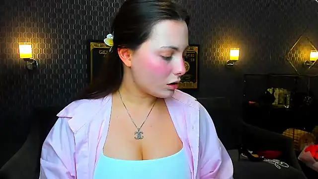 Snapshot of _extraterrestrial_ chatting on 10-28-25, 04:31 extraterrestrial online show from 10-28-25, 04:31