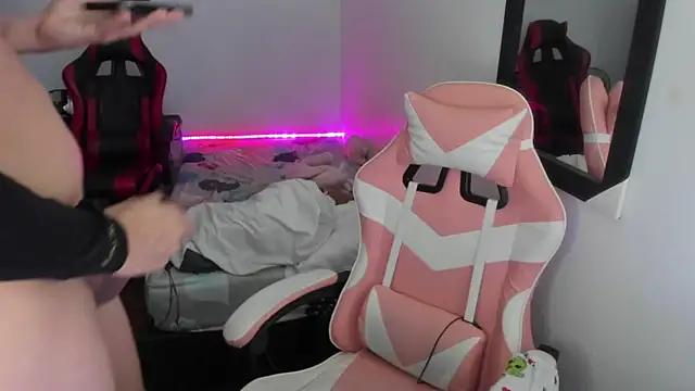 jessi and boy online show from 12-22-25, 05:10