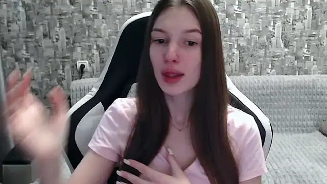 Snapshot of MissMiaCutie chatting on 02-11-25, 11:43 MissMiaCutie online show from 02-11-25, 11:43