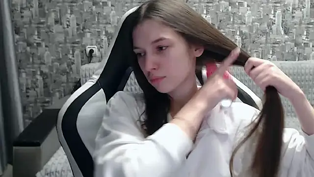 Snapshot of MissMiaCutie chatting on 02-19-25, 02:01 MissMiaCutie online show from 02-19-25, 02:01