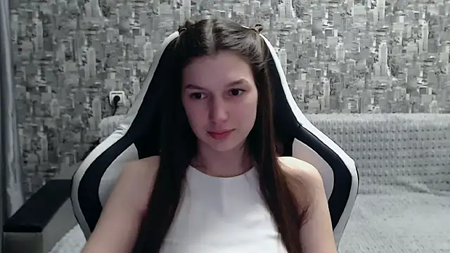 Snapshot of MissMiaCutie chatting on 03-01-25, 04:00 MissMiaCutie online show from 03-01-25, 04:00