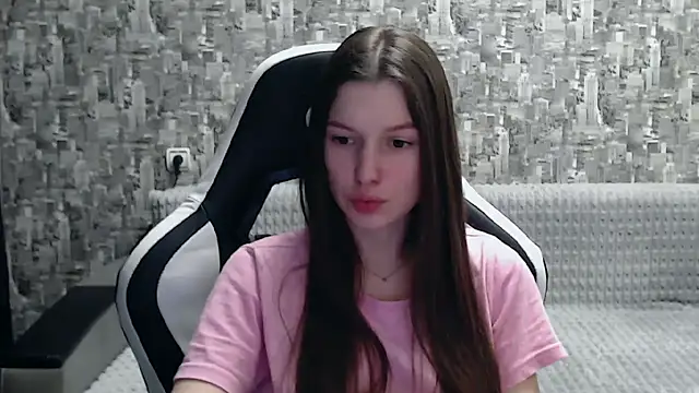 Snapshot of MissMiaCutie chatting on 03-04-25, 03:04 MissMiaCutie online show from 03-04-25, 03:04