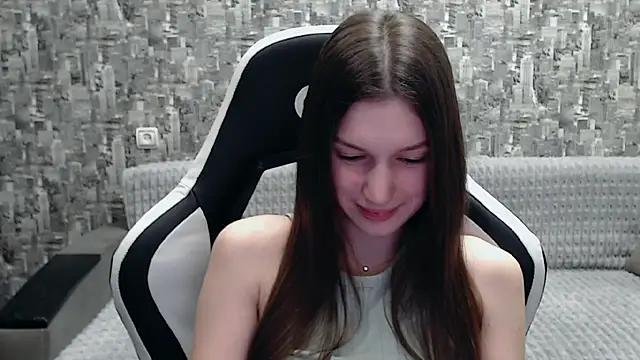 Snapshot of MissMiaCutie chatting on 03-06-25, 04:38 MissMiaCutie online show from 03-06-25, 04:38