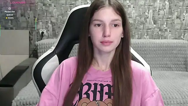 Snapshot of MissMiaCutie chatting on 10-07-25, 04:15 MissMiaCutie online show from 10-07-25, 04:15