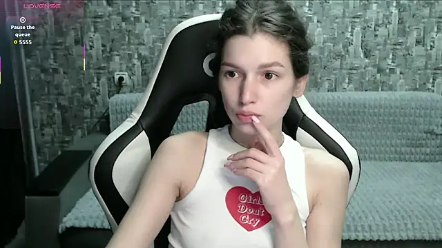 Snapshot of MissMiaCutie chatting on 10-13-25, 01:44 MissMiaCutie online show from 10-13-25, 01:44