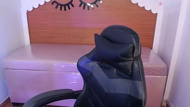 carlie mayer v online show from 12-18-25, 04:18